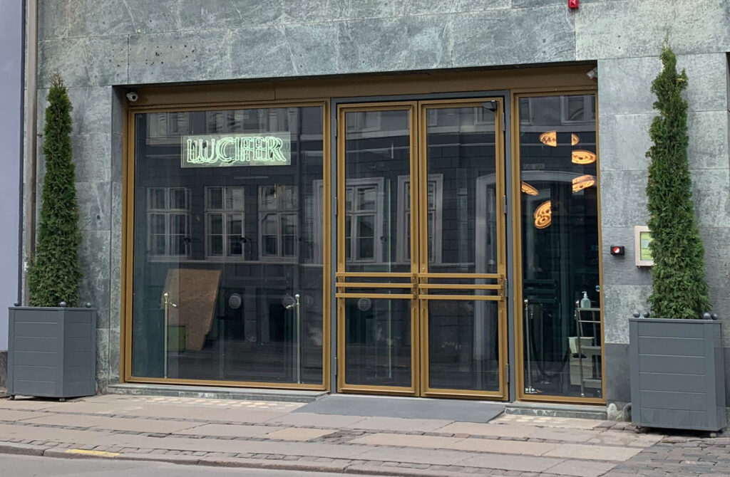 lucifer facade indgang lyddæmpdende